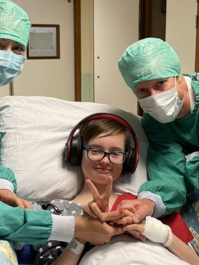 Ryan Reynolds' message of support for Newcastle heart surgery teen